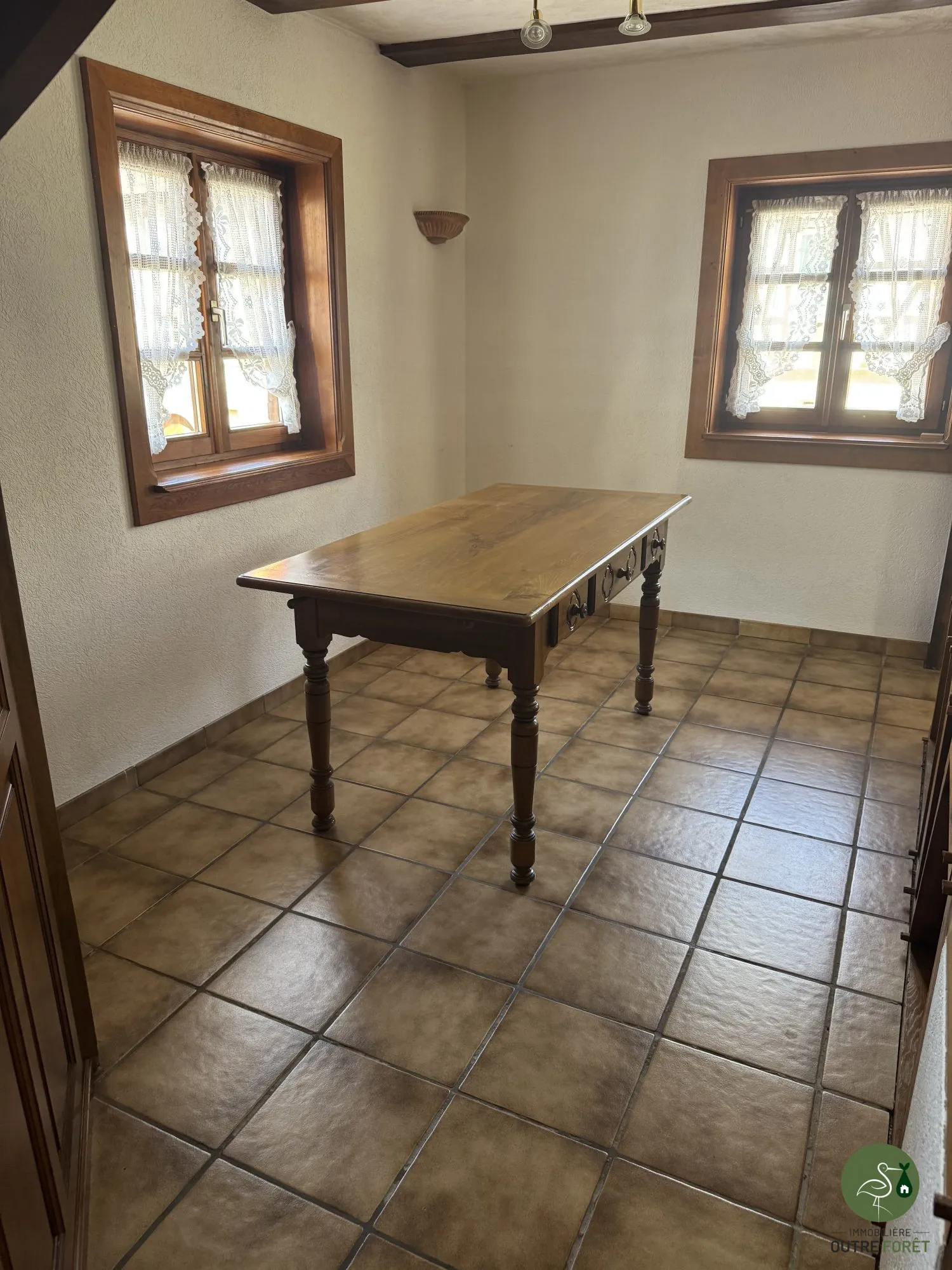 salle à manger Maison mitoyenne alsacienne à Hermerswiller de 88 m² avec garage et cheminée 