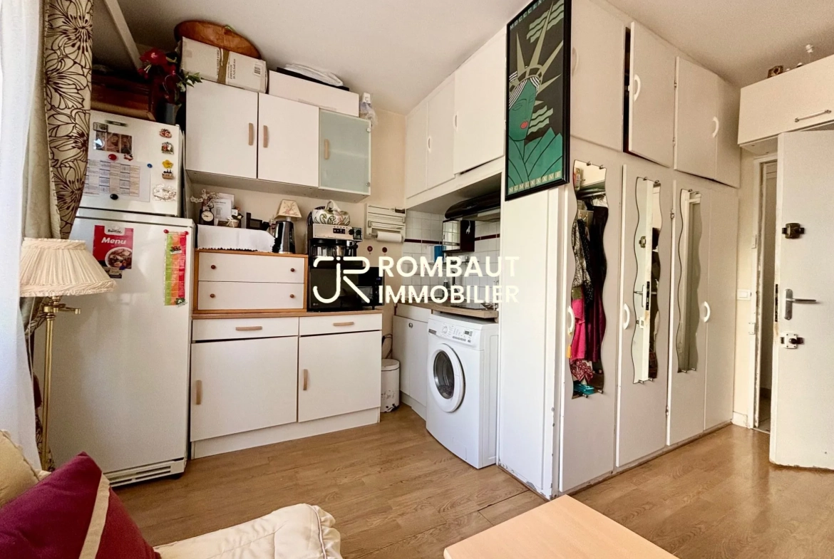 Studio lumineux à La Celle-Saint-Cloud avec stationnement et cuisine équipée 