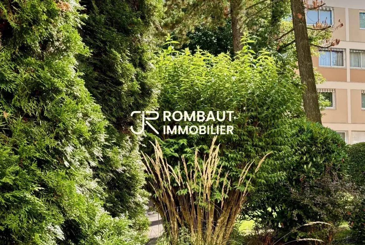 Studio lumineux à La Celle-Saint-Cloud avec stationnement et cuisine équipée 