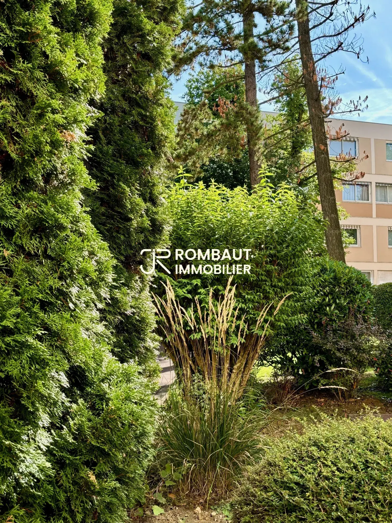 Studio lumineux à La Celle-Saint-Cloud avec stationnement et cuisine équipée 