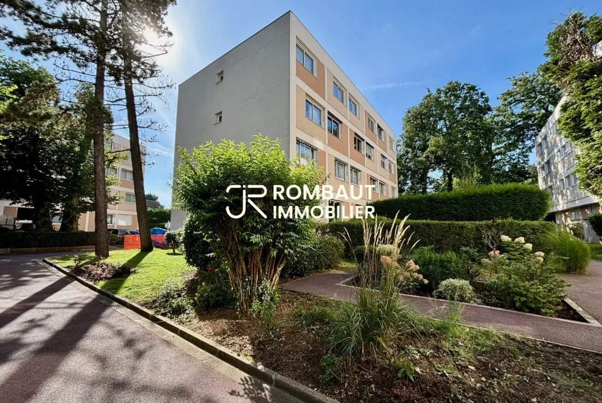 Studio lumineux à La Celle-Saint-Cloud avec stationnement et cuisine équipée 