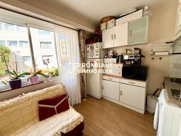 Studio lumineux à La Celle-Saint-Cloud avec stationnement et cuisine équipée
