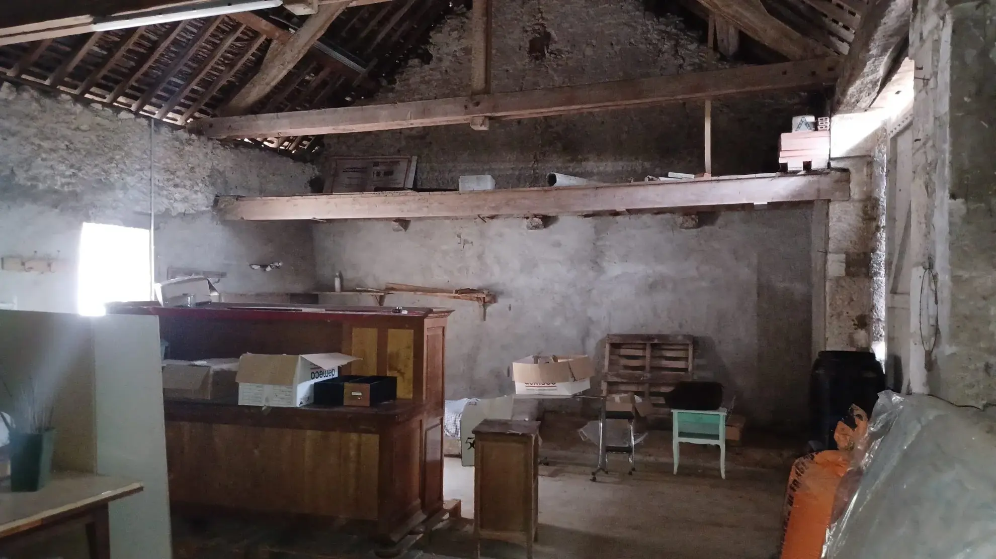 Maison ancienne de village à Montrichard, 2 chambres, cour et grange, idéal premier achat 