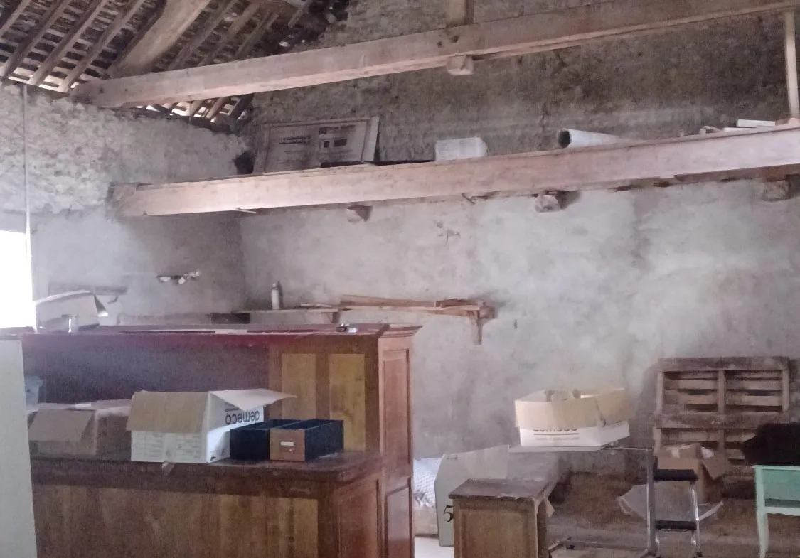 Maison ancienne de village à Montrichard, 2 chambres, cour et grange, idéal premier achat 