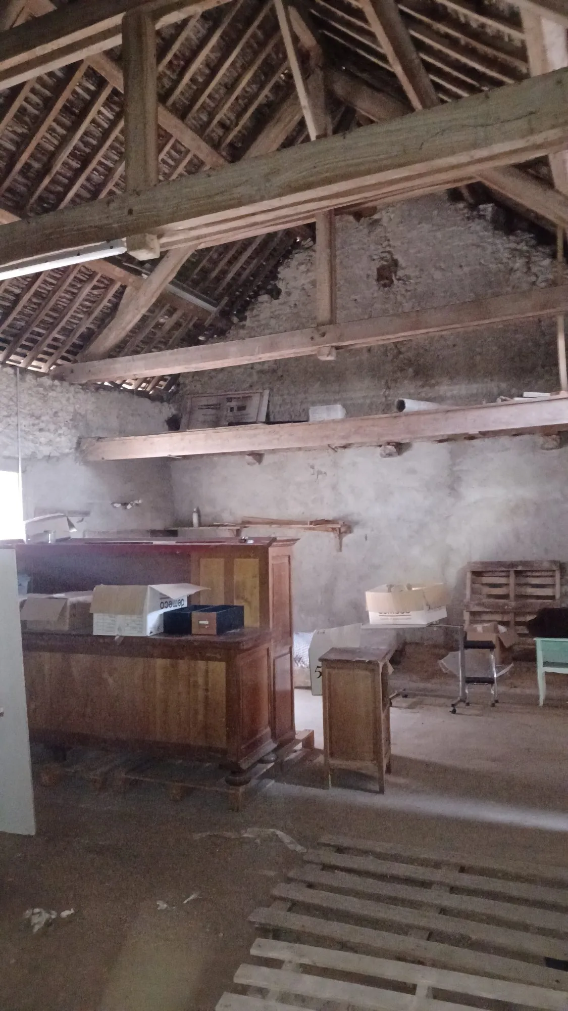 Maison ancienne de village à Montrichard, 2 chambres, cour et grange, idéal premier achat 