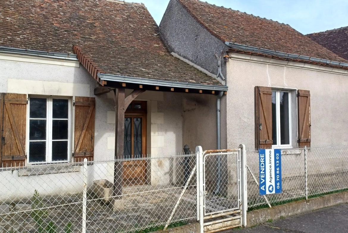 Maison ancienne de village à Montrichard, 2 chambres, cour et grange, idéal premier achat 