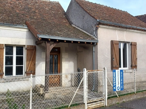 Maison ancienne de village à Montrichard, 2 chambres, cour et grange, idéal premier achat
