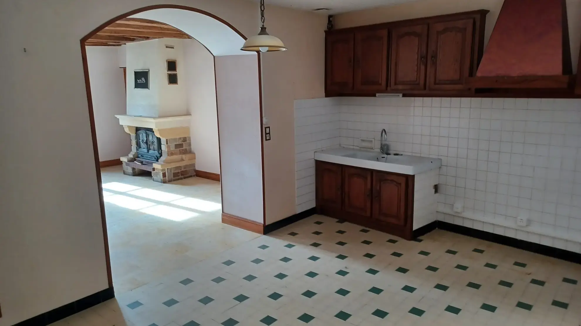 Maison ancienne de village à Montrichard, 2 chambres, cour et grange, idéal premier achat 