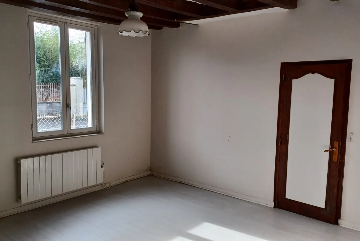 Maison ancienne de village à Montrichard, 2 chambres, cour et grange, idéal premier achat 