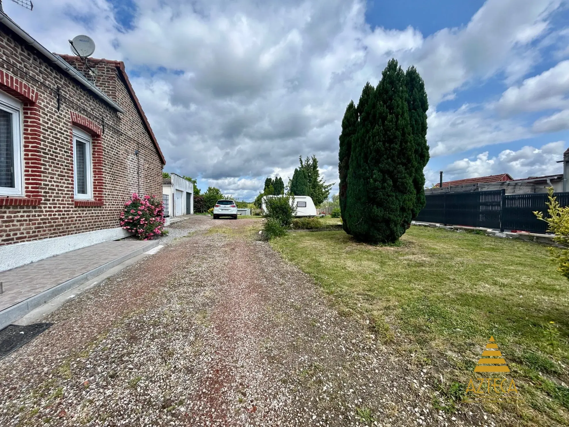 Maison à vendre à Estrun avec grand terrain et garage - Provençale et lumineuse 