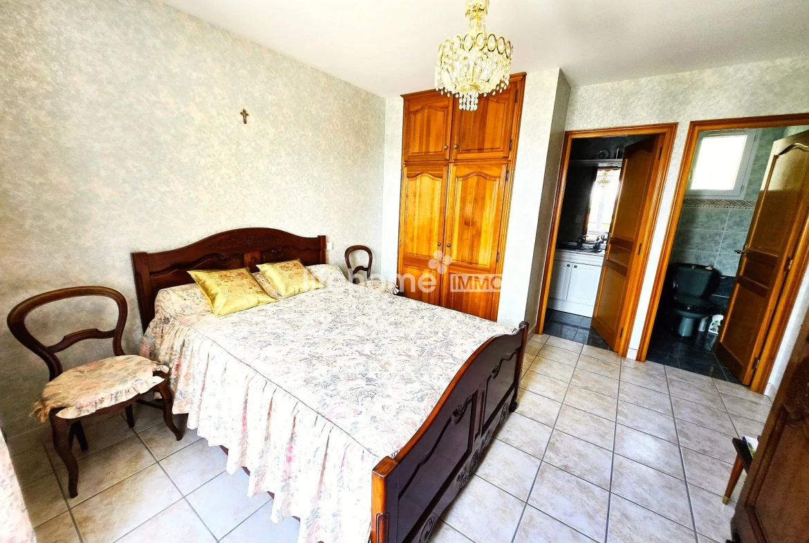 Maison à Saint-Vaury avec grand terrain, piscine et vente en ligne 