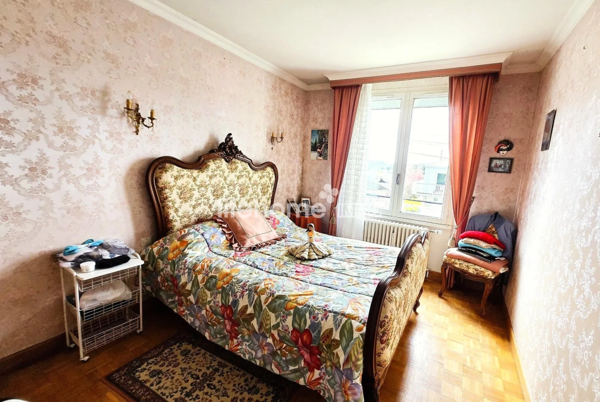 Maison à Saint-Vaury avec grand terrain, piscine et vente en ligne 