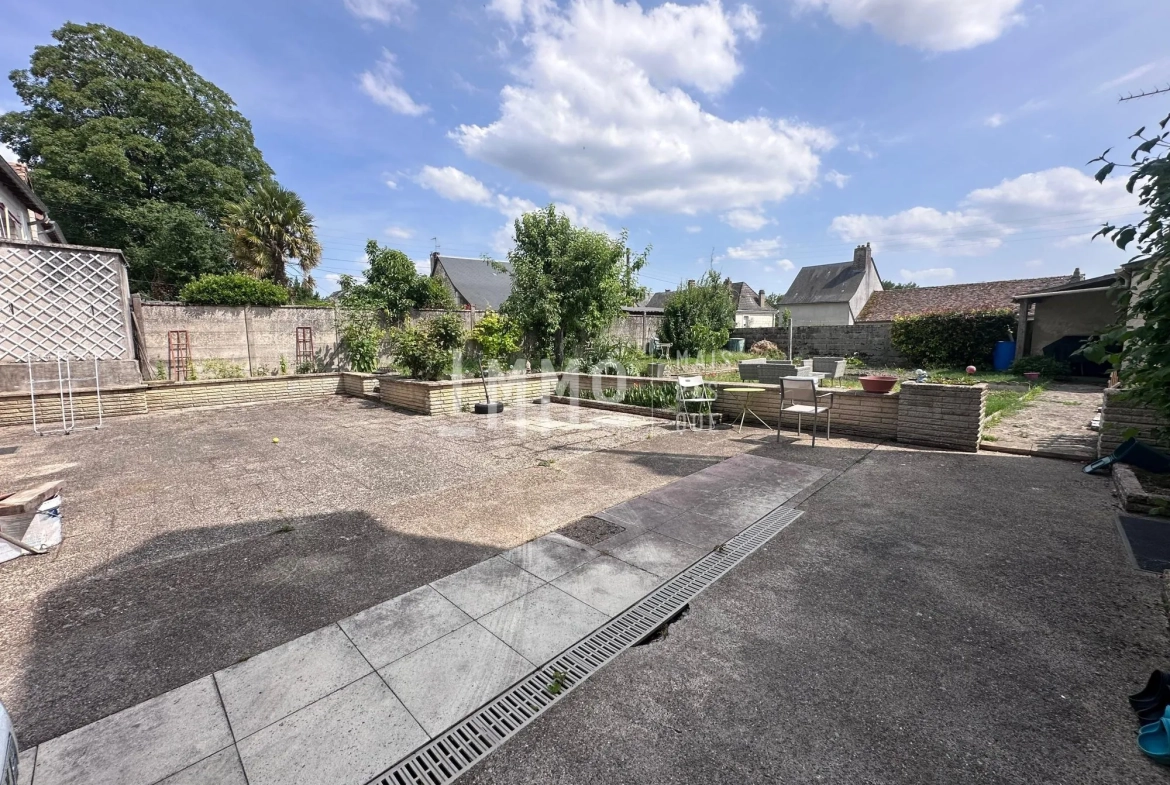 Maison à Mayet avec 3 chambres, jardin et dépendance - Qualité et confort 