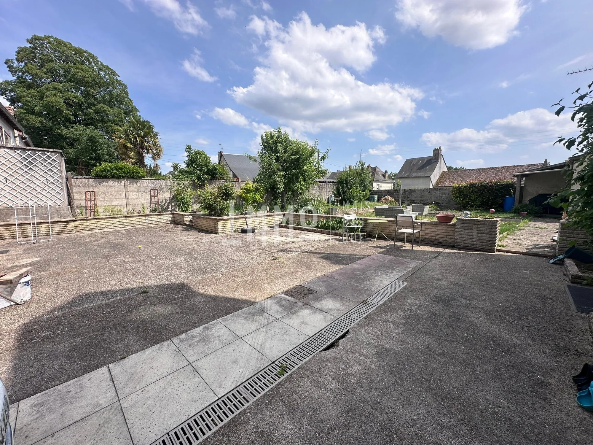 Maison à Mayet avec 3 chambres, jardin et dépendance - Qualité et confort 