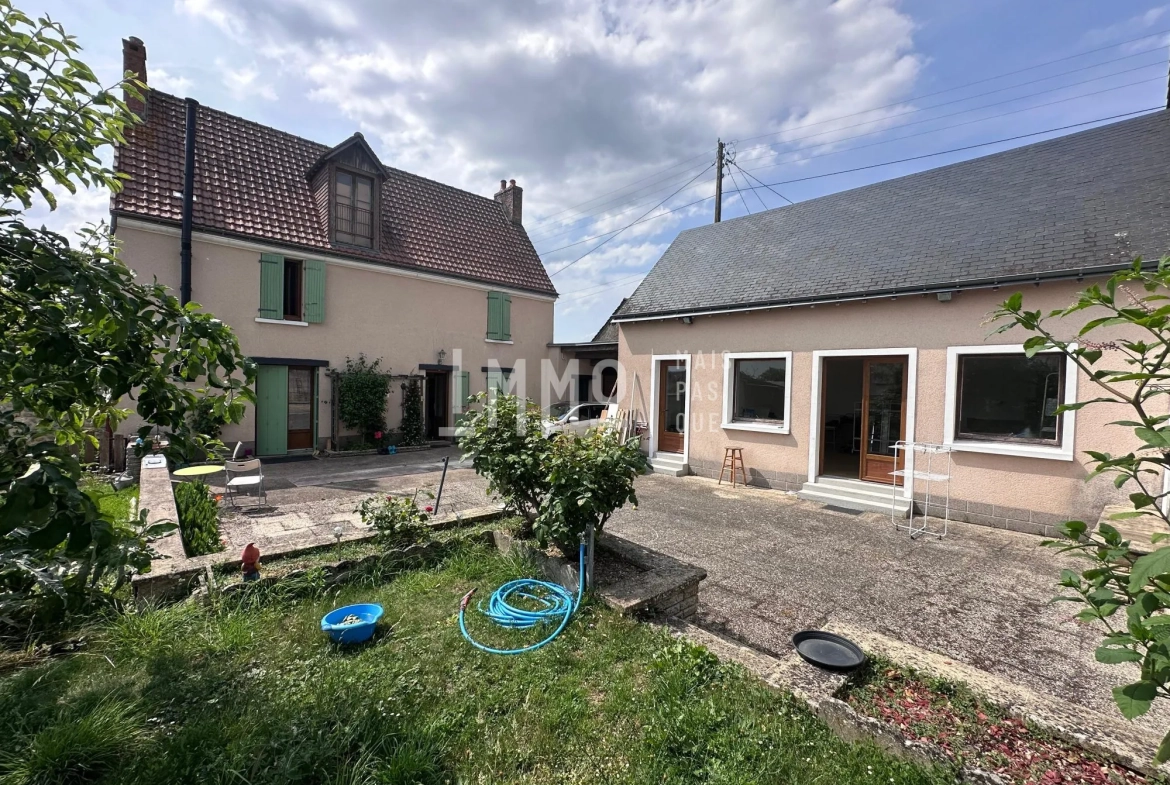 Maison à Mayet avec 3 chambres, jardin et dépendance - Qualité et confort 