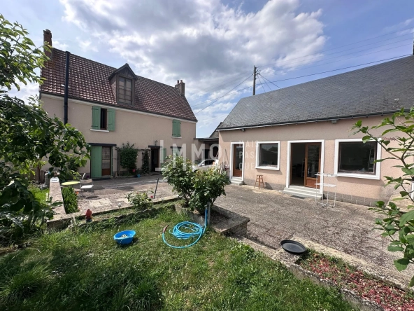 Maison à Mayet avec 3 chambres, jardin et dépendance - Qualité et confort