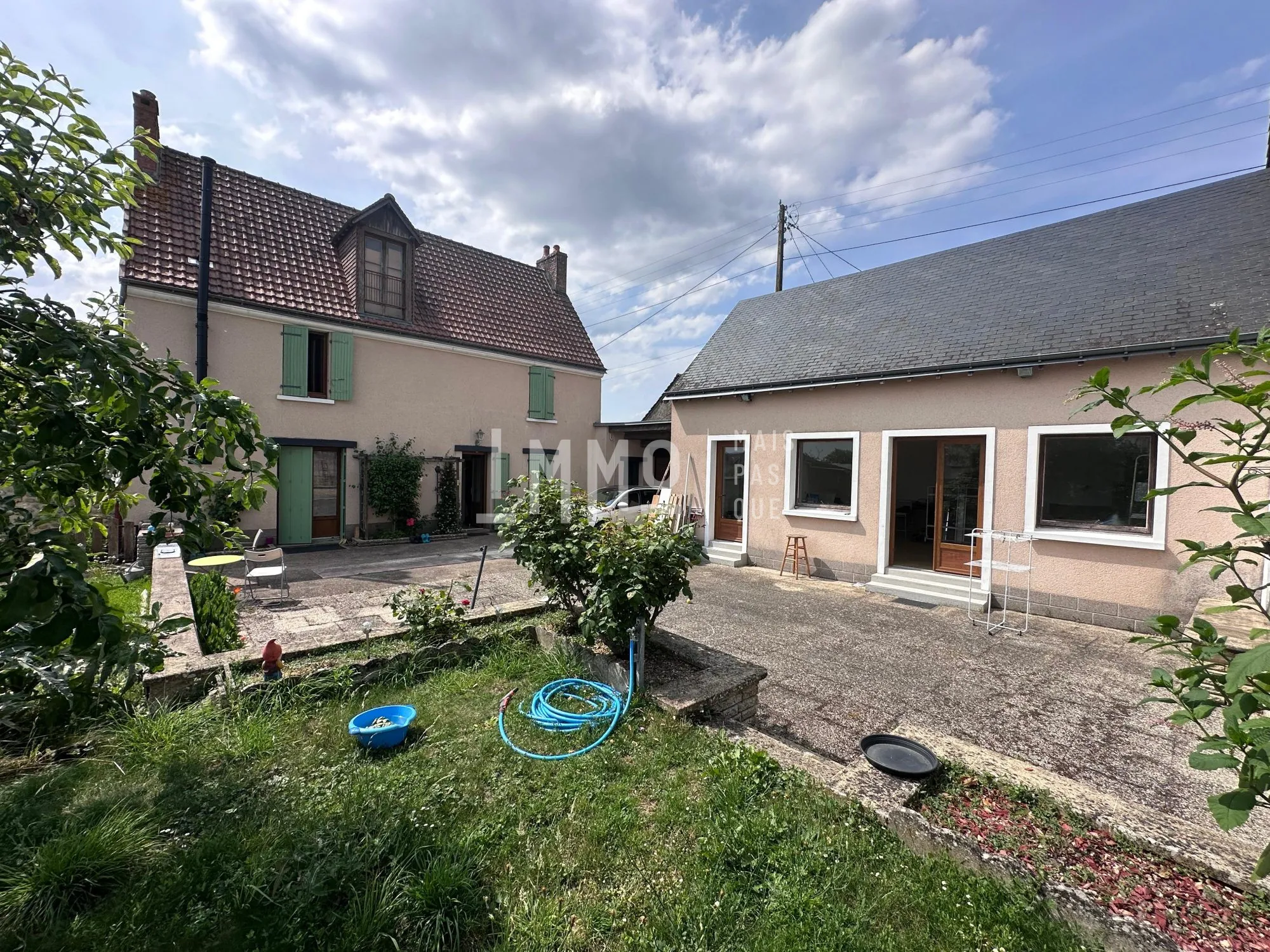 Maison à Mayet avec 3 chambres, jardin et dépendance - Qualité et confort 