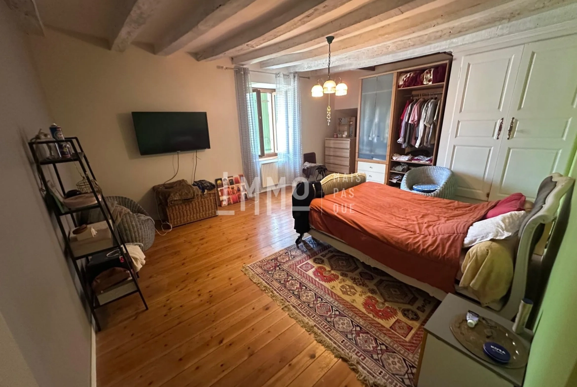 Maison à Mayet avec 3 chambres, jardin et dépendance - Qualité et confort 