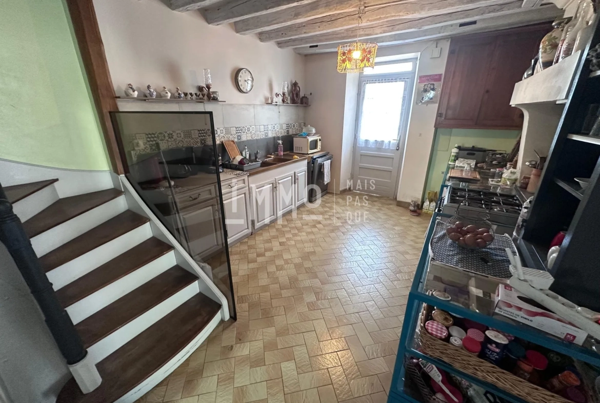 Maison à Mayet avec 3 chambres, jardin et dépendance - Qualité et confort 