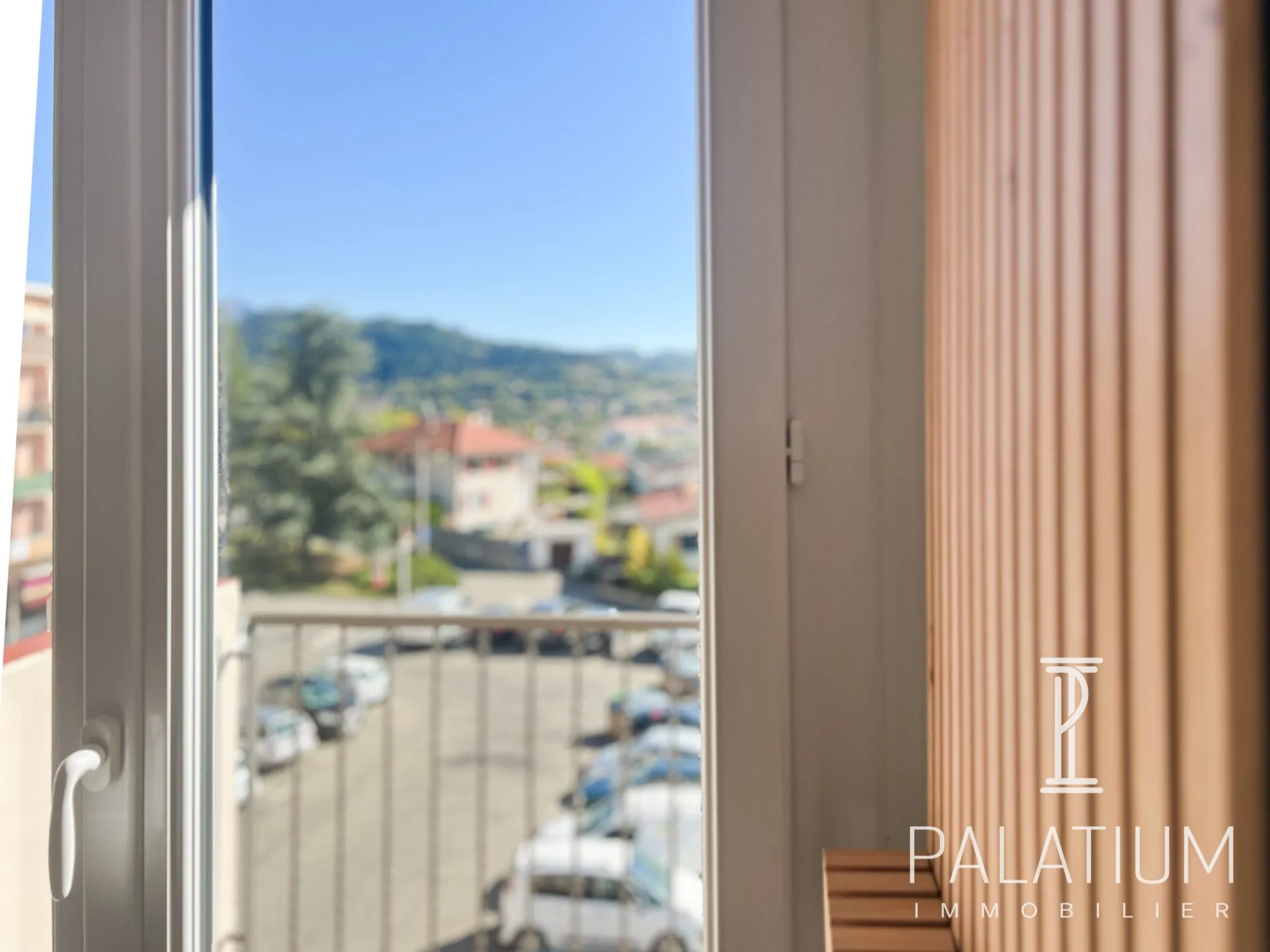 Appartement T3 rénové de 49 m² à Gap avec terrasse et cave 