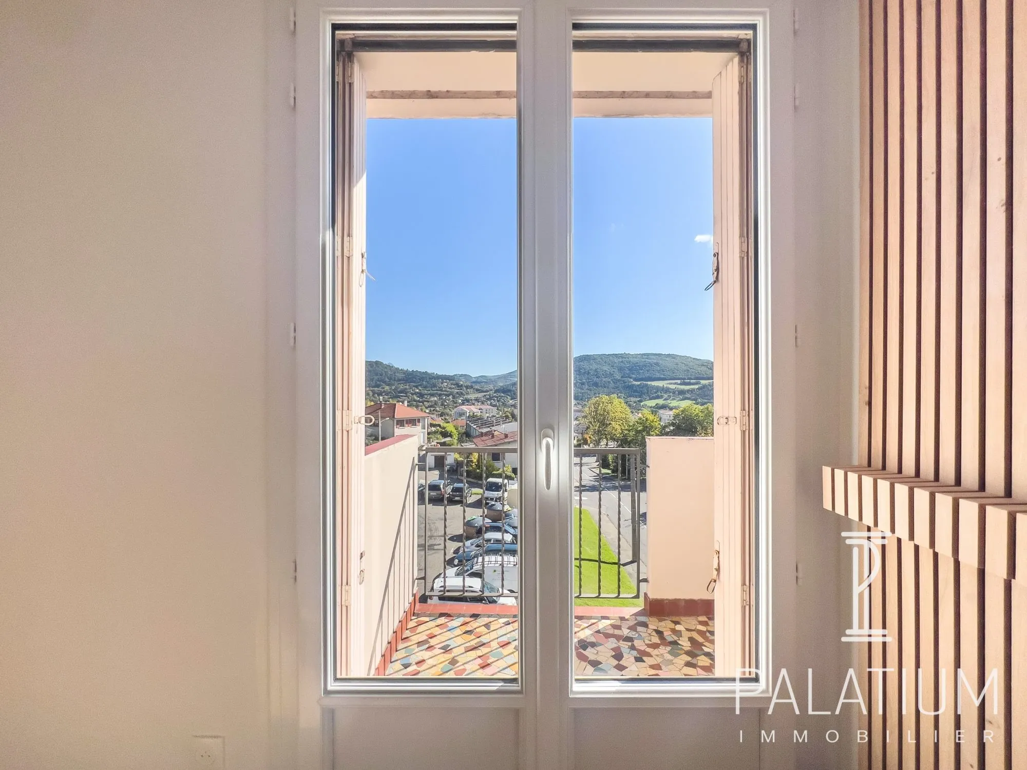 Appartement T3 rénové de 49 m² à Gap avec terrasse et cave 