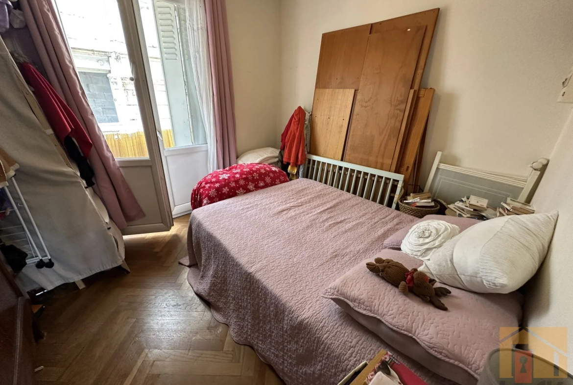 Immeuble à vendre à Agen avec deux appartements locatifs au cœur du centre-ville 