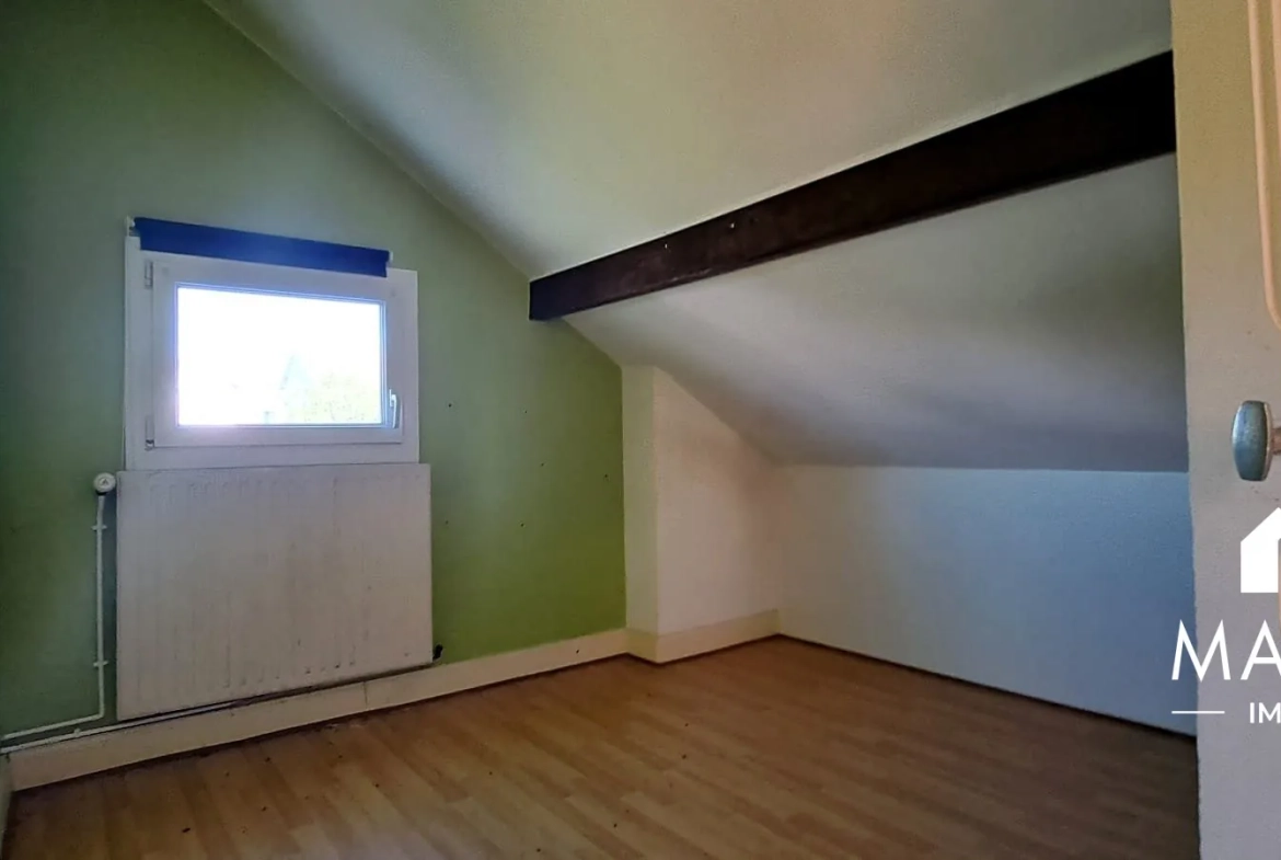 Maison en pierre à rénover avec jardin et garage à Châlons-en-Champagne 