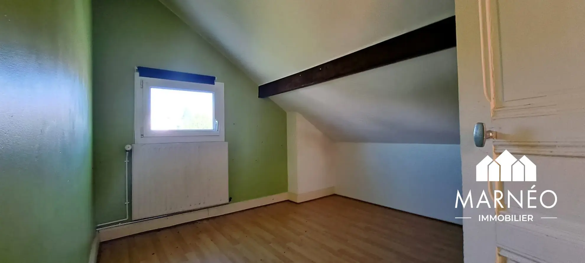 Maison en pierre à rénover avec jardin et garage à Châlons-en-Champagne 