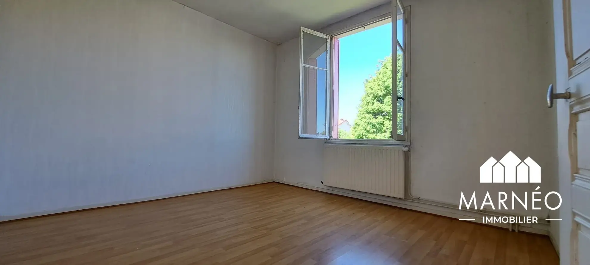 Maison en pierre à rénover avec jardin et garage à Châlons-en-Champagne 