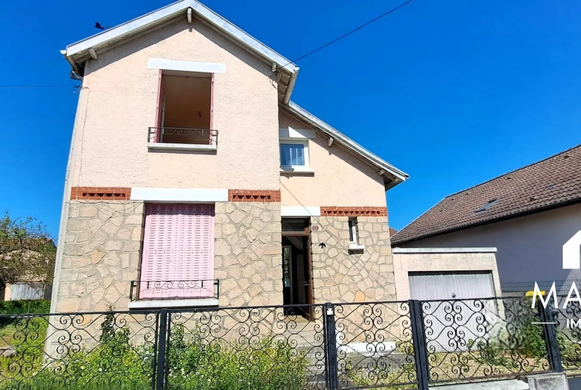 Maison en pierre à rénover avec jardin et garage à Châlons-en-Champagne 
