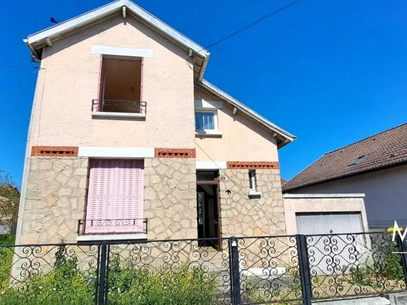 Maison en pierre à rénover avec jardin et garage à Châlons-en-Champagne