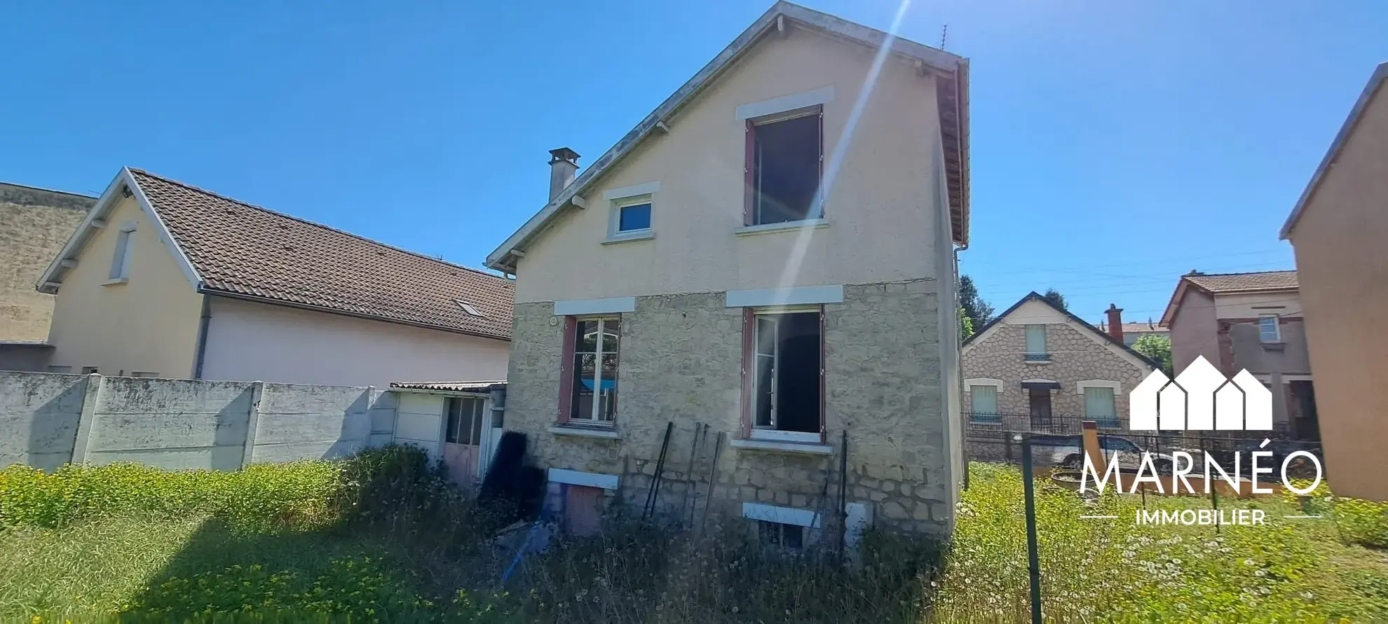 Maison en pierre à rénover avec jardin et garage à Châlons-en-Champagne 