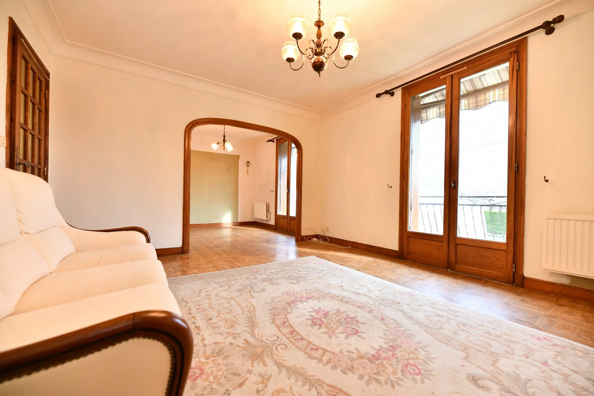 Maison familiale de 115 m² à Pleaux avec garage et véranda 