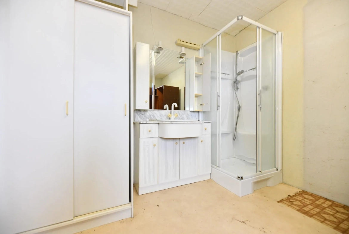 Maison familiale de 115 m² à Pleaux avec garage et véranda 