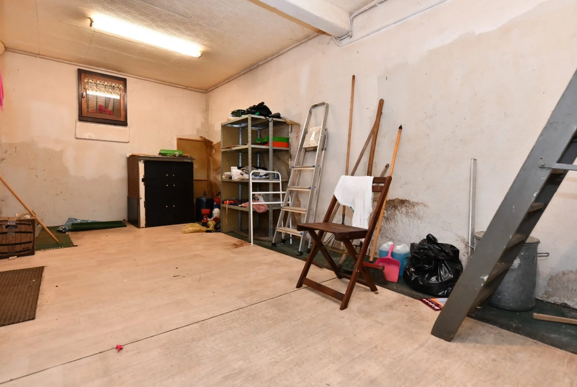 Maison familiale de 115 m² à Pleaux avec garage et véranda 