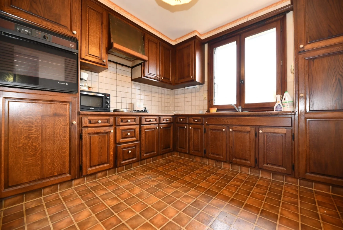 Maison familiale de 115 m² à Pleaux avec garage et véranda 