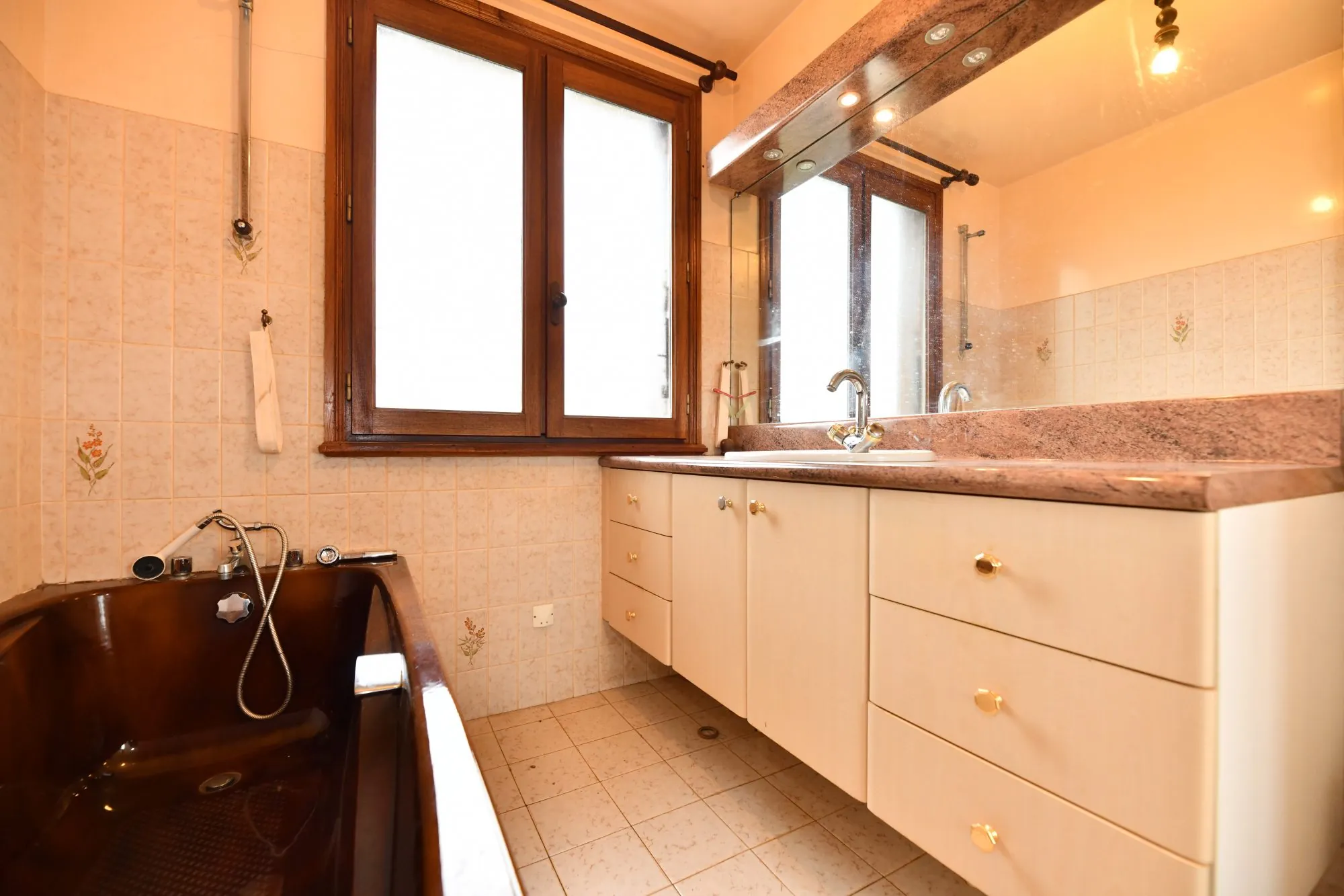 Maison familiale de 115 m² à Pleaux avec garage et véranda 