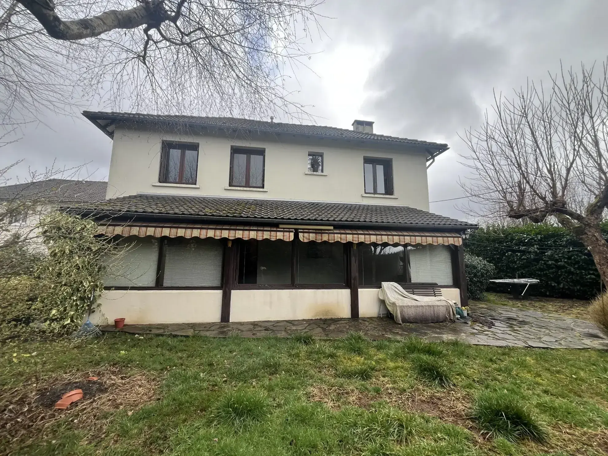 Maison familiale de 115 m² à Pleaux avec garage et véranda 