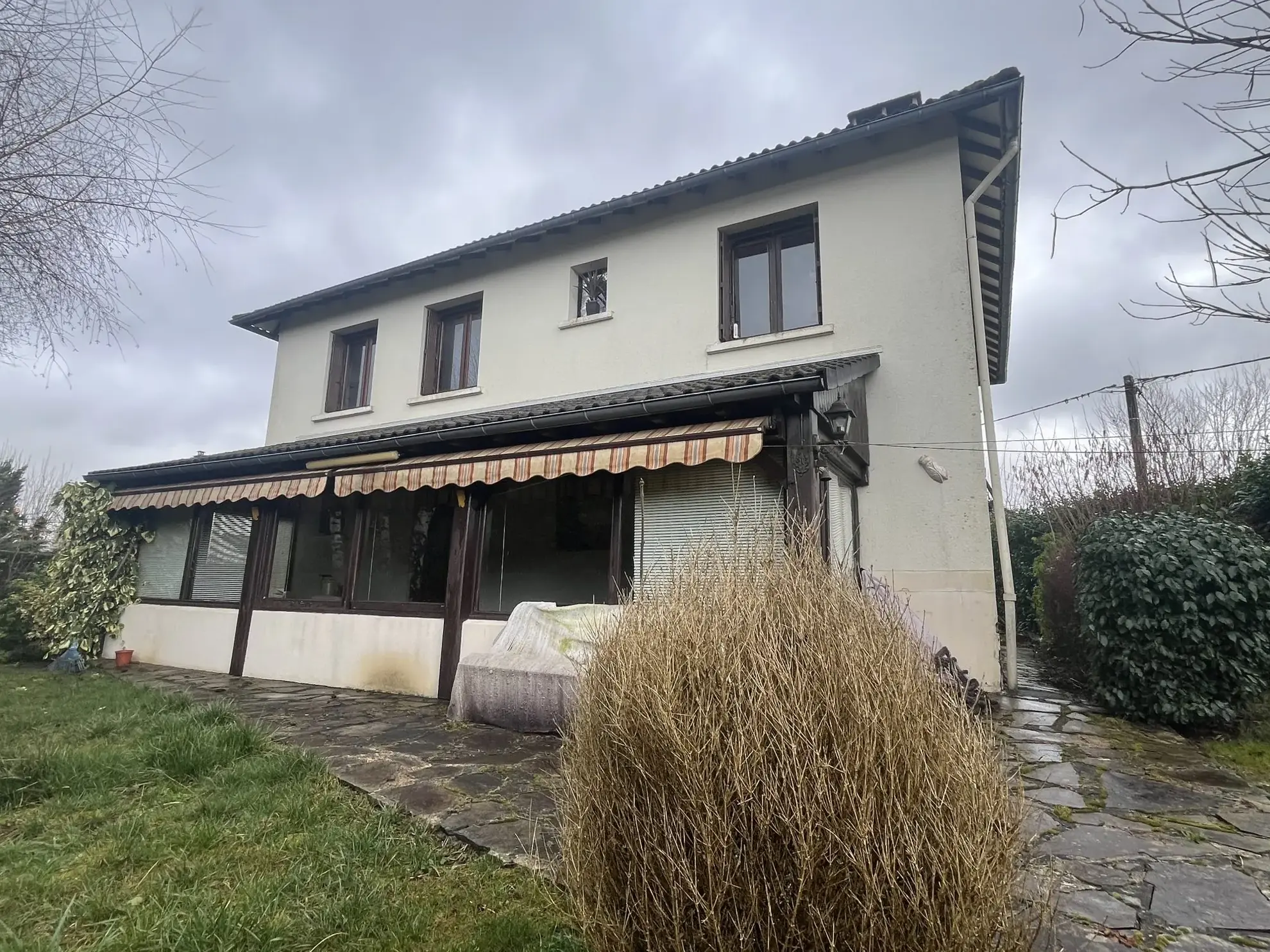 Maison familiale de 115 m² à Pleaux avec garage et véranda 