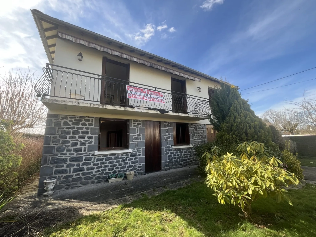 Maison familiale de 115 m² à Pleaux avec garage et véranda