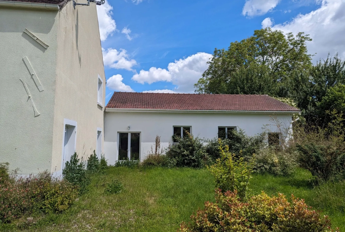 Grande maison à rénover avec jardin près de Vermenton - Potentiel exceptionnel 