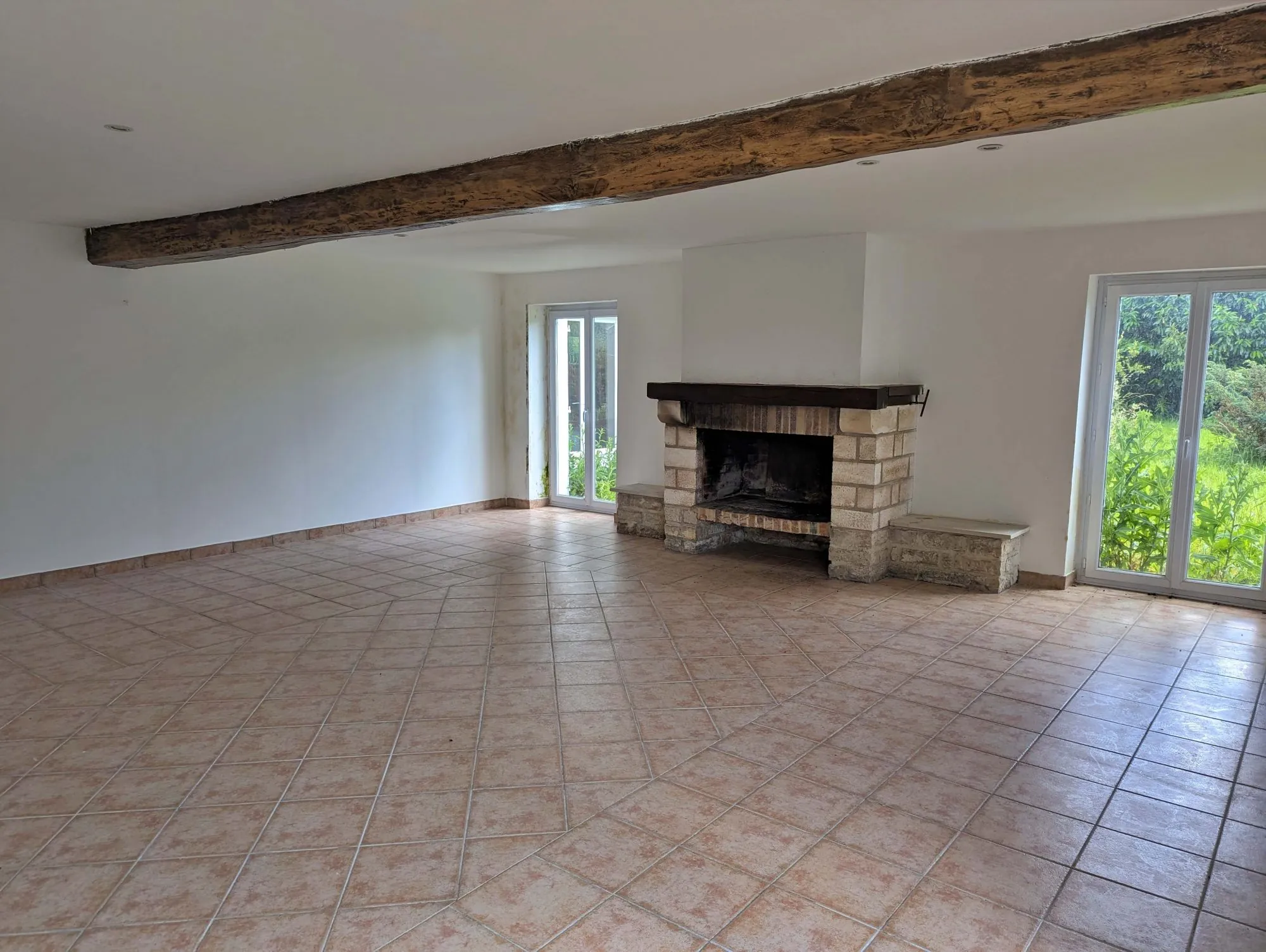 Grande maison à rénover avec jardin près de Vermenton - Potentiel exceptionnel 
