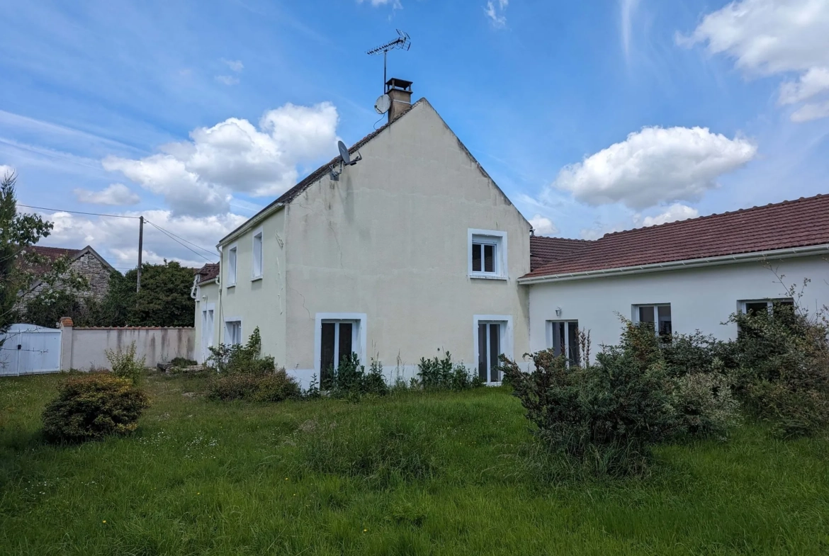 Grande maison à rénover avec jardin près de Vermenton - Potentiel exceptionnel 