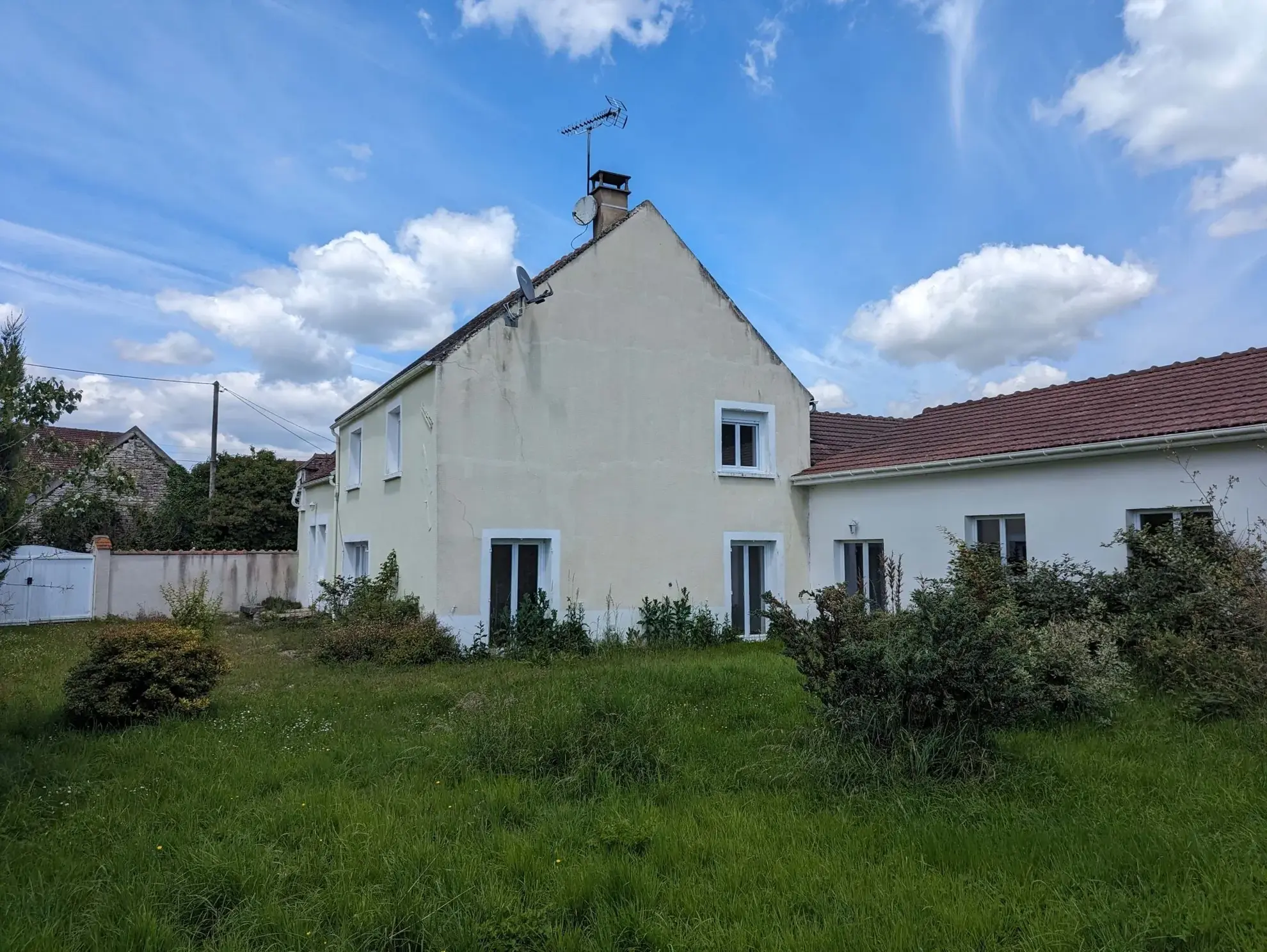 Grande maison à rénover avec jardin près de Vermenton - Potentiel exceptionnel 