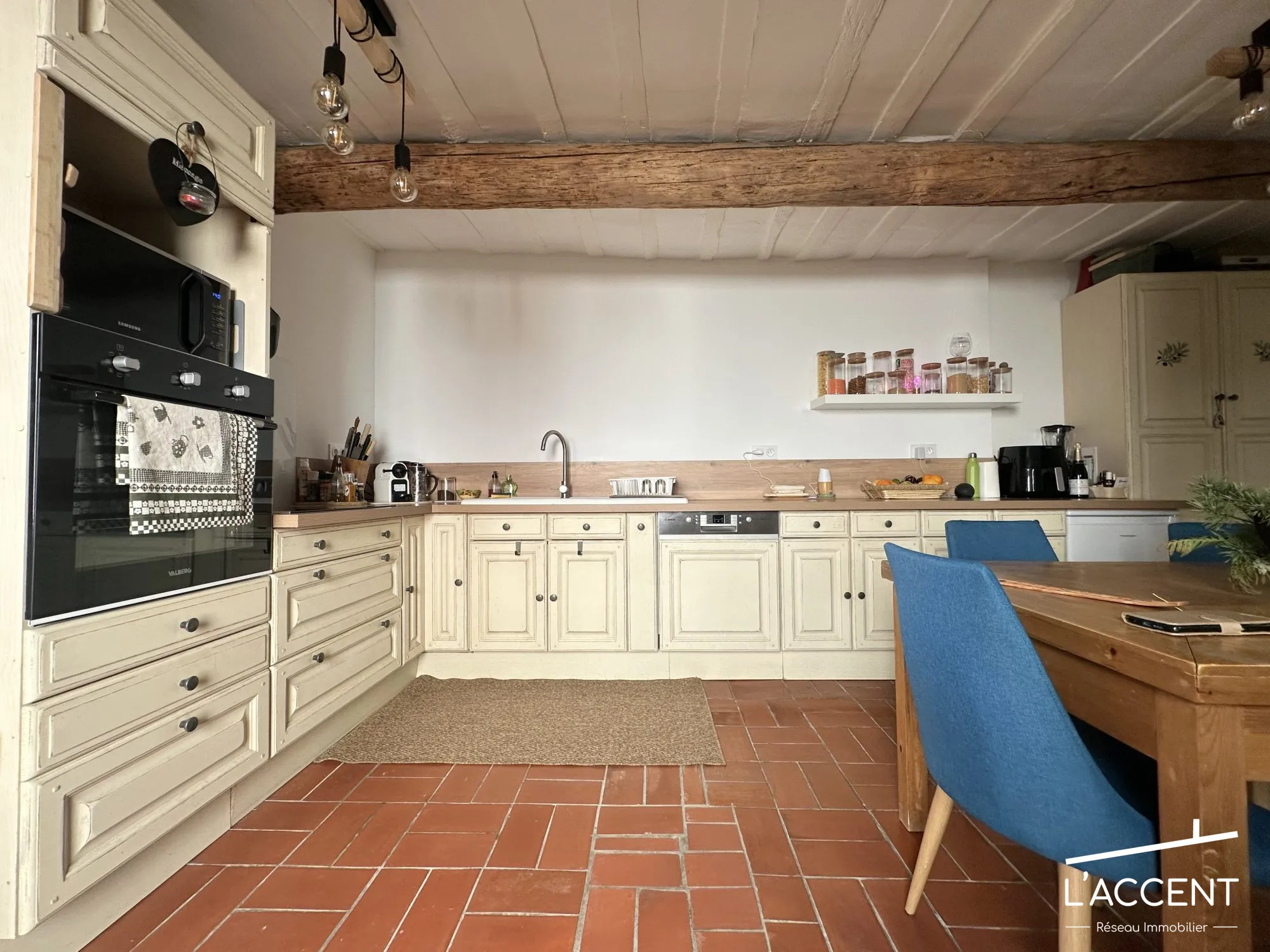 Maison de village en pierres avec terrasse à Aigremont, charme et confort 