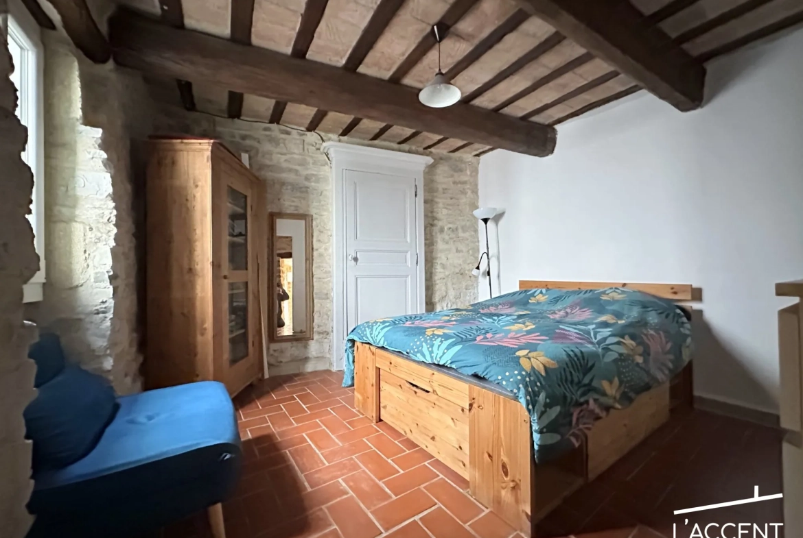 Maison de village en pierres avec terrasse à Aigremont, charme et confort 
