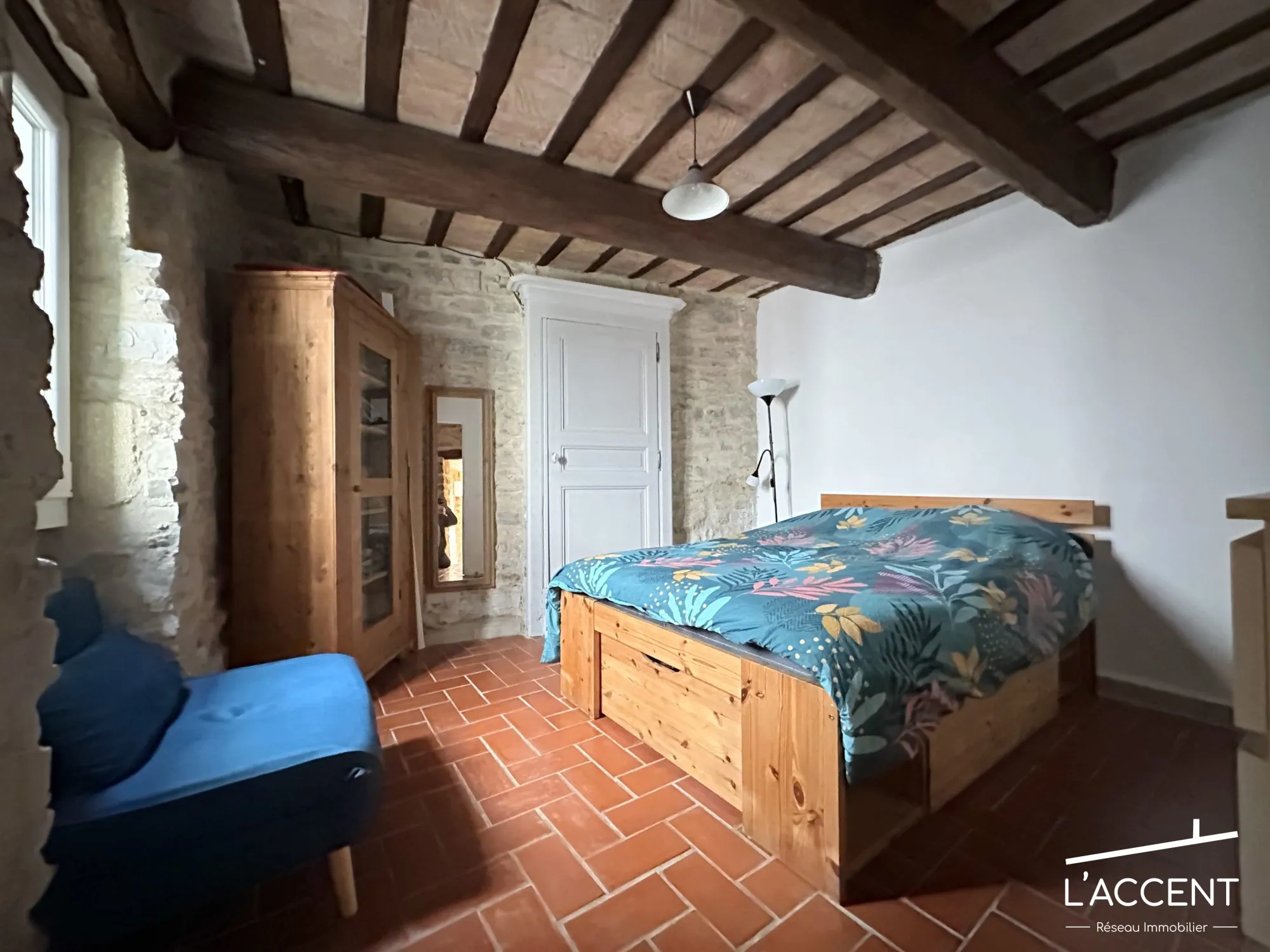 Maison de village en pierres avec terrasse à Aigremont, charme et confort 