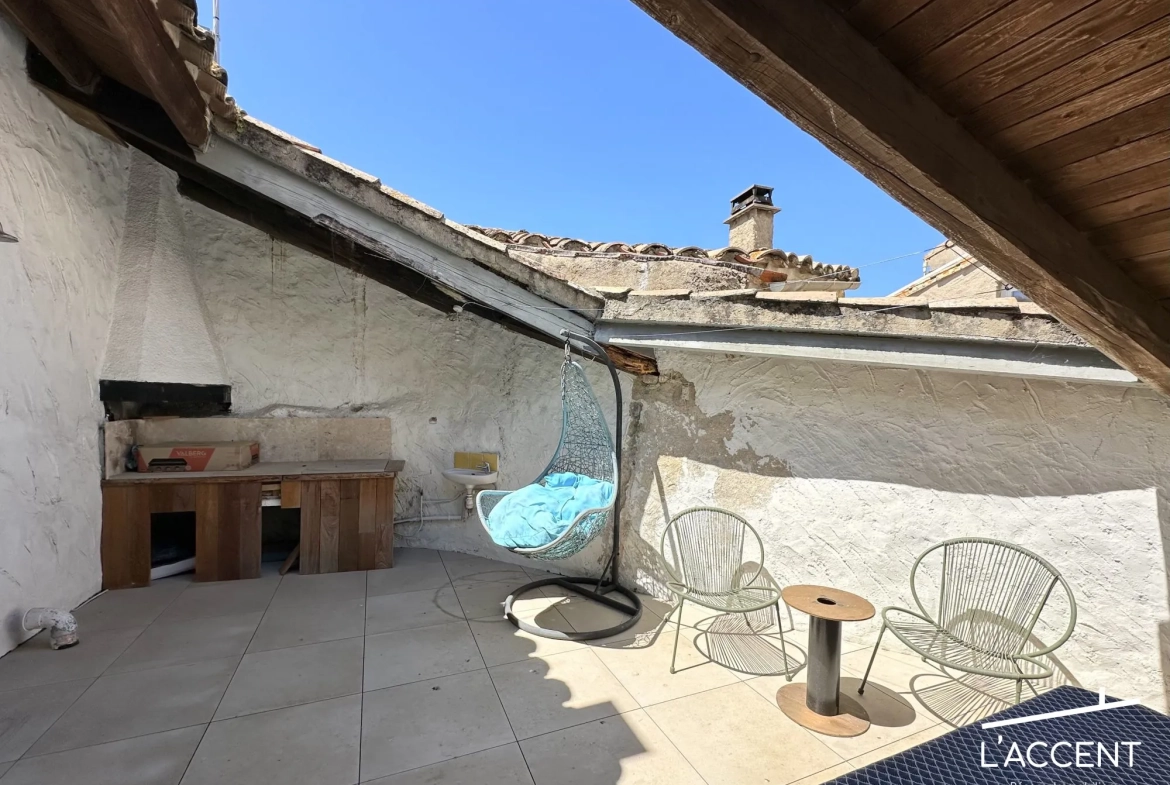 Maison de village en pierres avec terrasse à Aigremont, charme et confort 