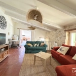 Maison de village en pierres avec terrasse à Aigremont, charme et confort