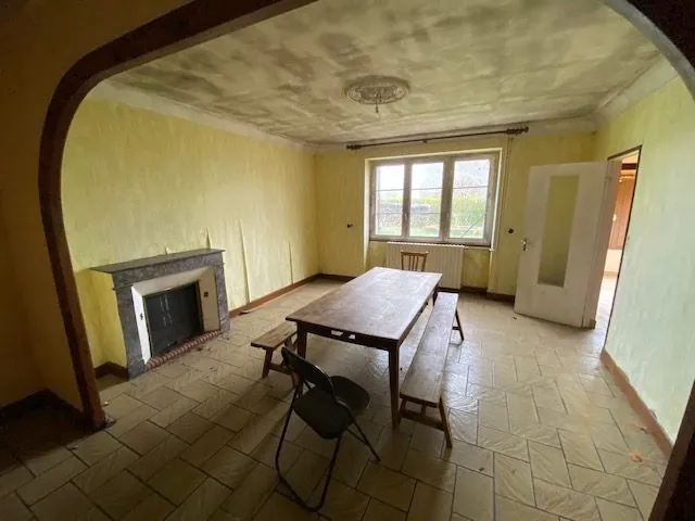 Ancien corps de ferme à rénover avec dépendances et terrain à Oisseau-le-Petit 